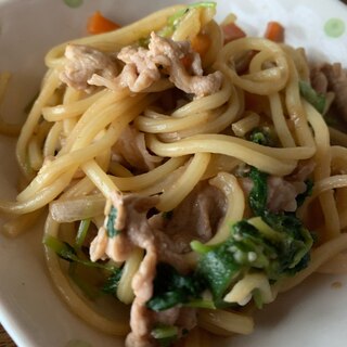 ほうれん草と玉ねぎのオイスターソース焼きそば☆